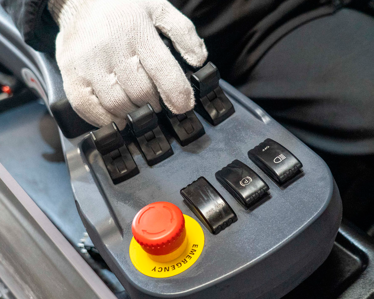 CQD14-16L3-detalle-botones-direccion