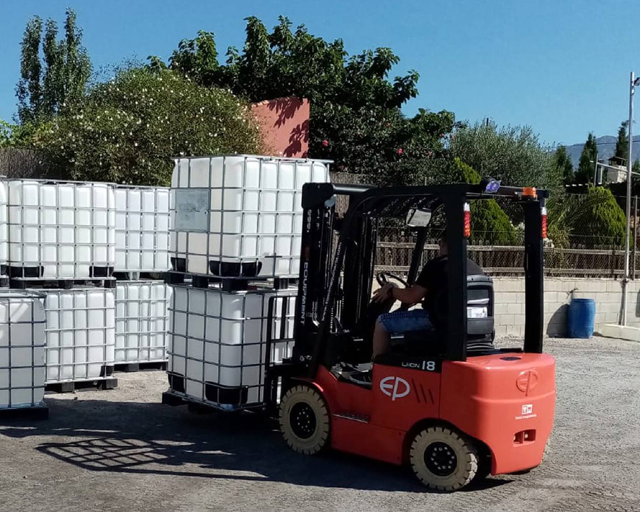 EFL181-vista-trasera-cargando