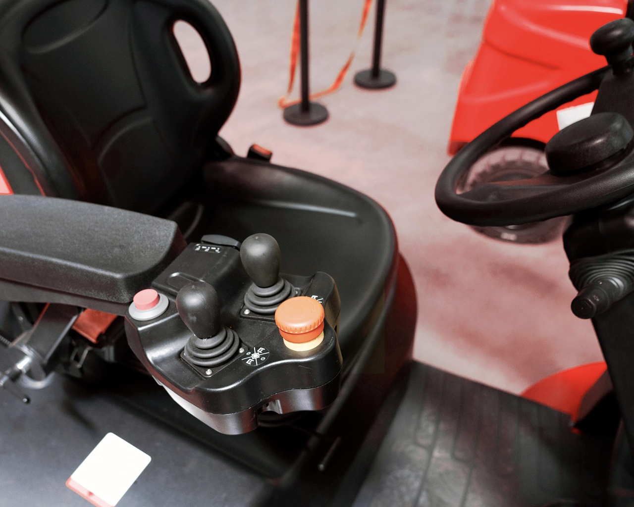 EFL253-asiento-joystick-volante