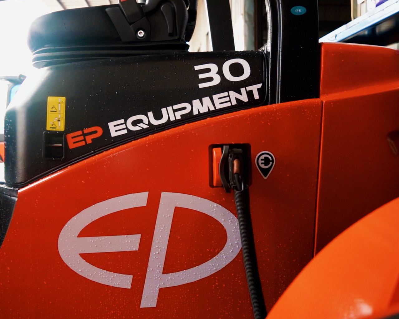 EFL303-cargando