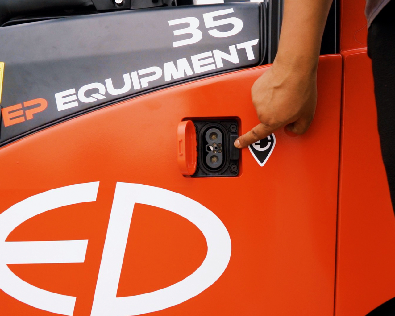 EFL353-entrada-cargador