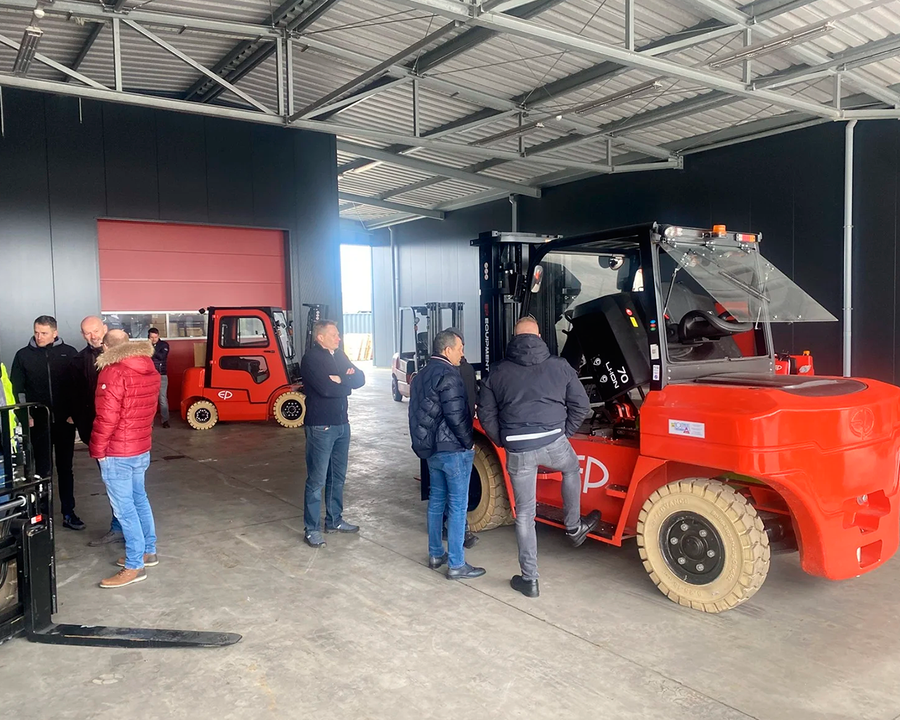 EFL702-vista-lateral-asiento-levantado-2