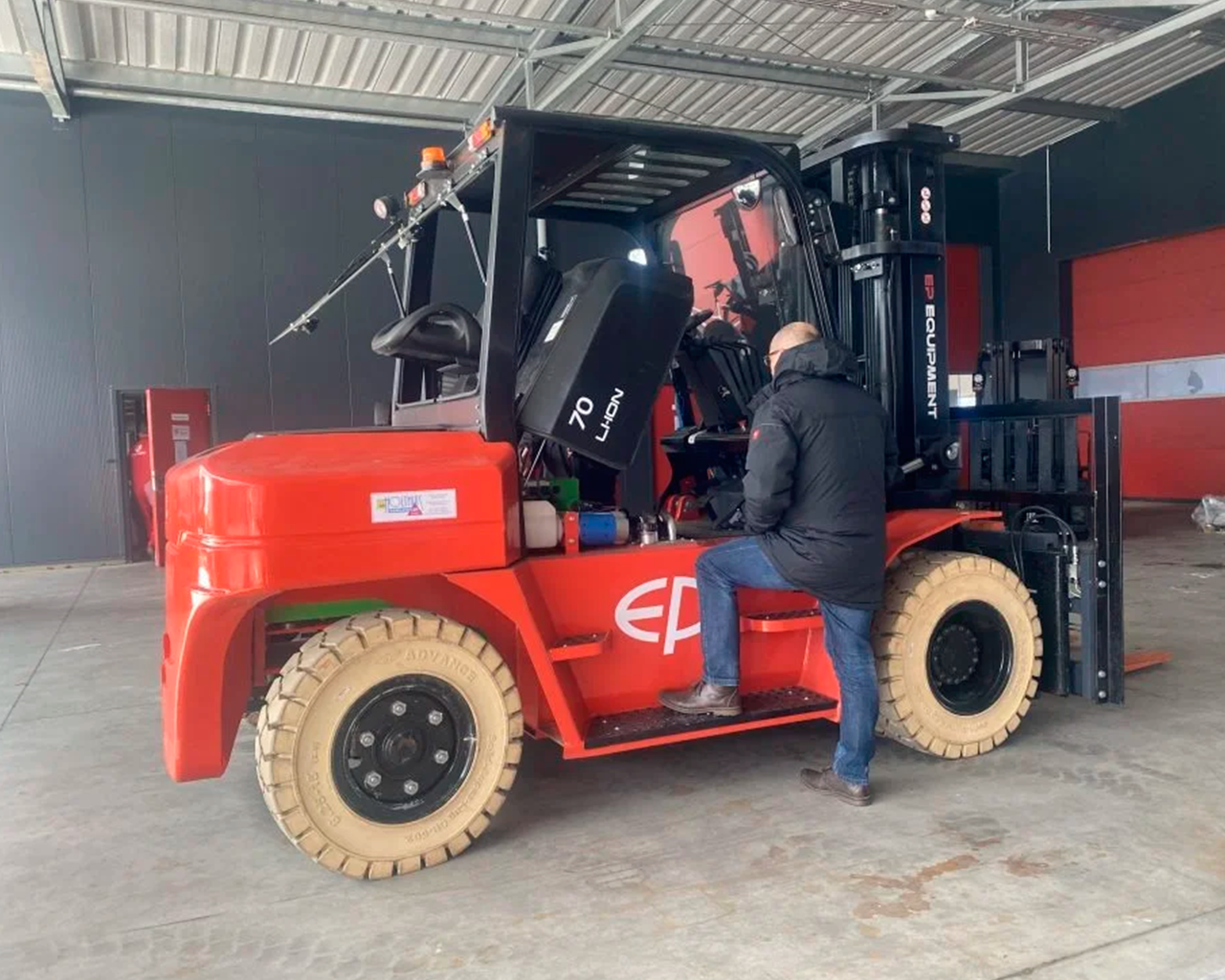 EFL702-vista-lateral-asiento-levantado