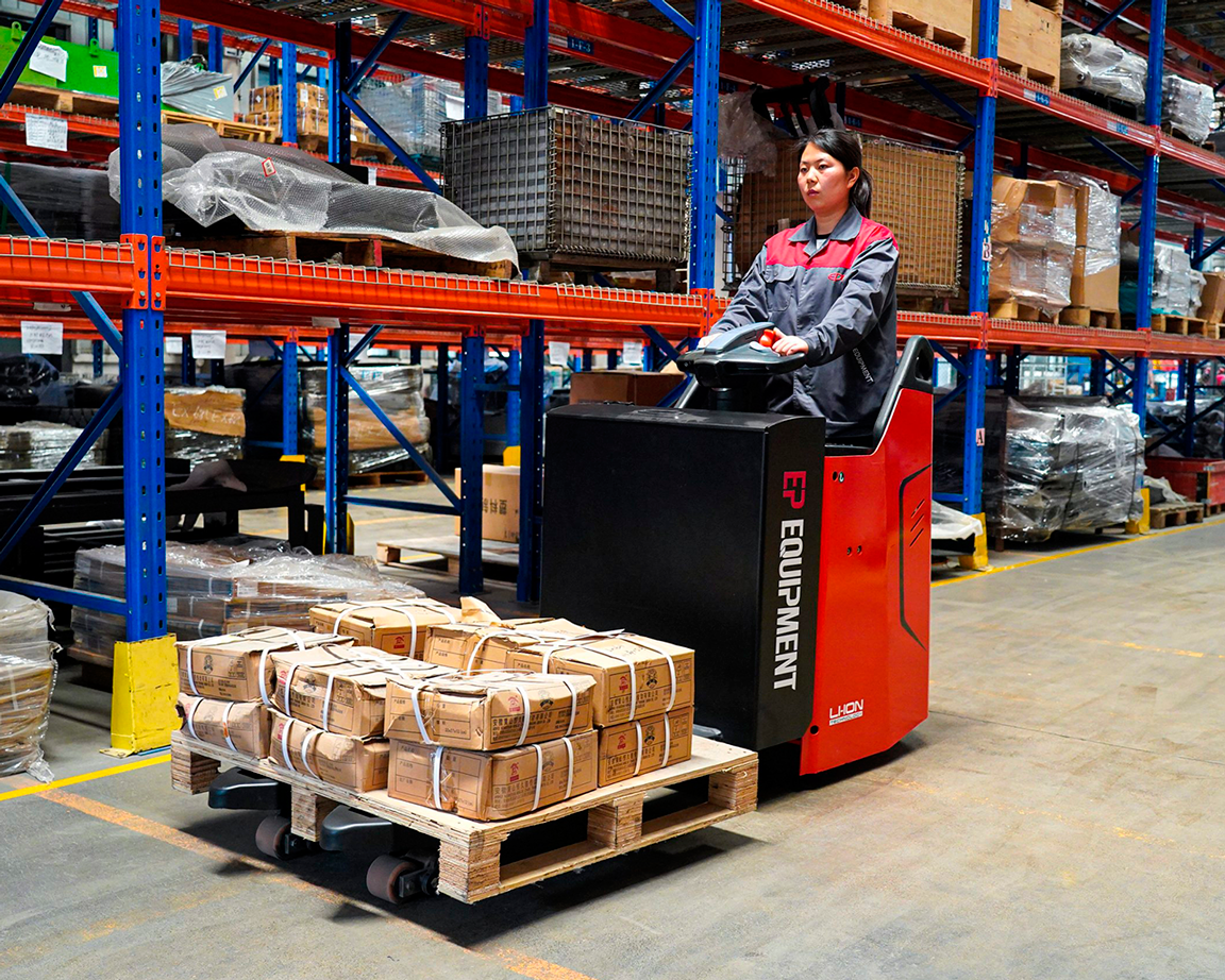 KPL201H-vista-frontal-movimiento-cargando-material