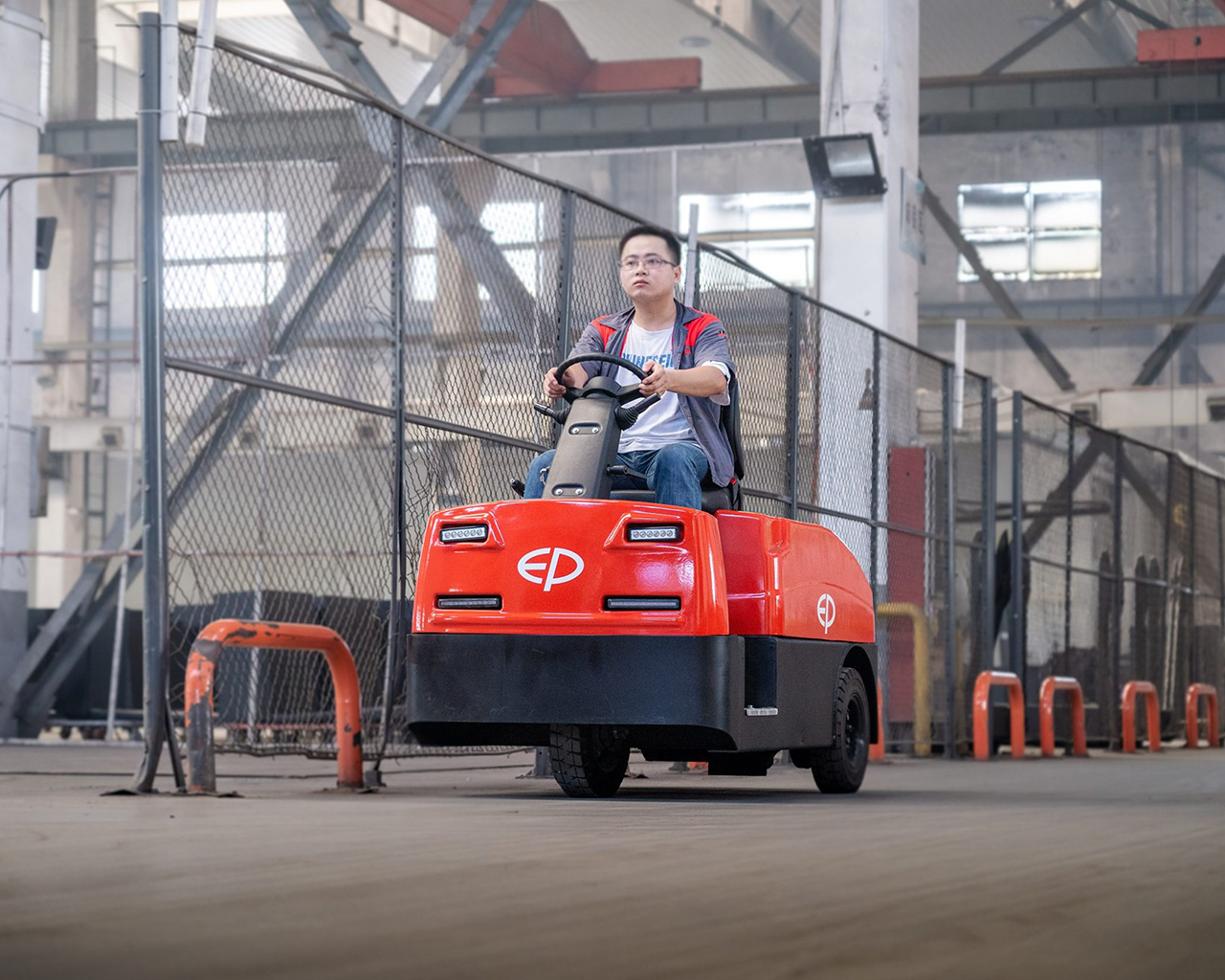 QDD301T-vista-detalle-delantera-movimiento-2