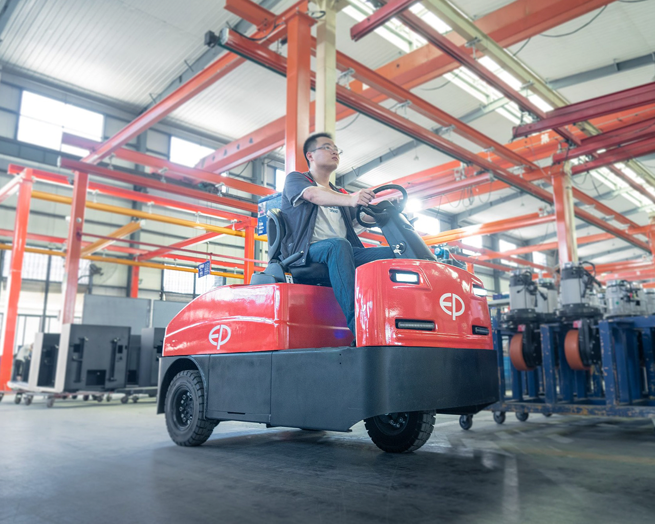 QDD301T-vista-detalle-delantera-movimiento