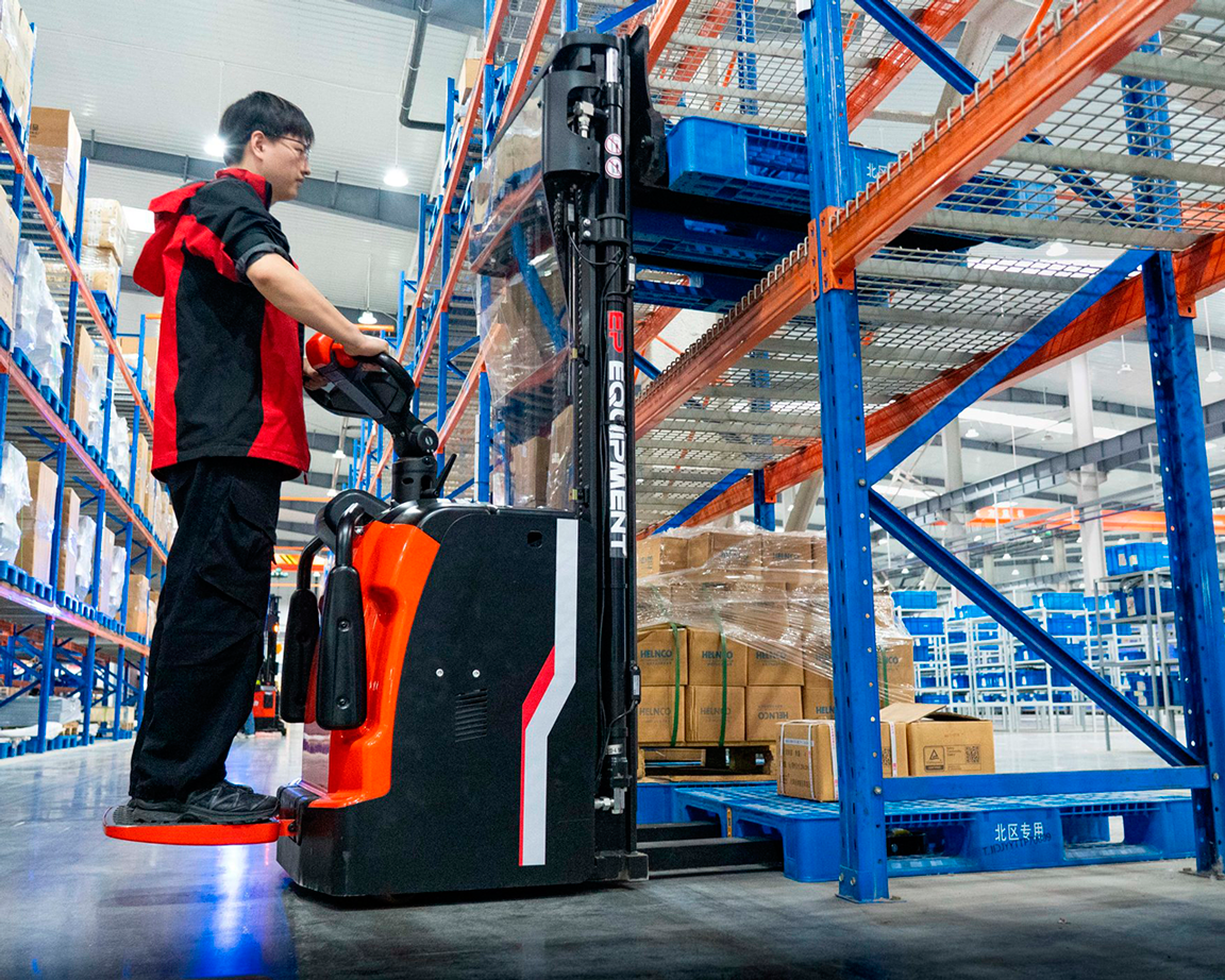 RSL161-vista-lateral-cargando-3