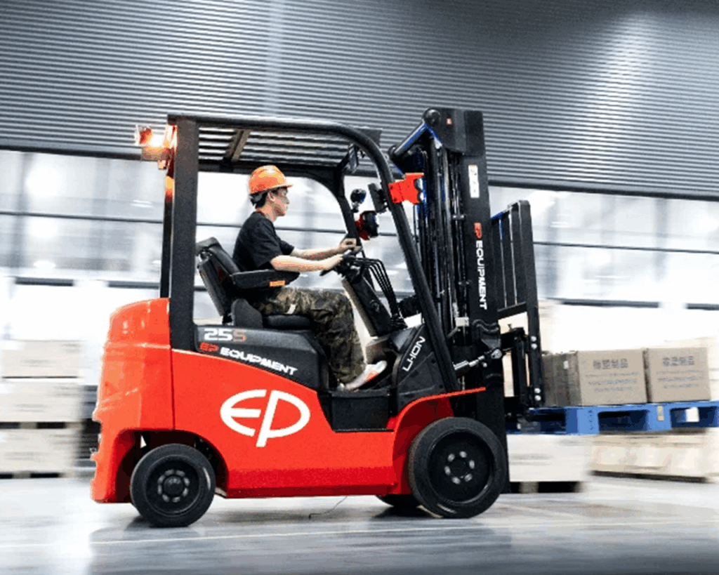 EFLA251-vista-lateral-cargando-material