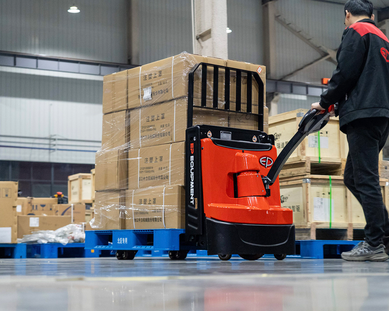 Wal20-pro-moviendo-carga-frontal-2